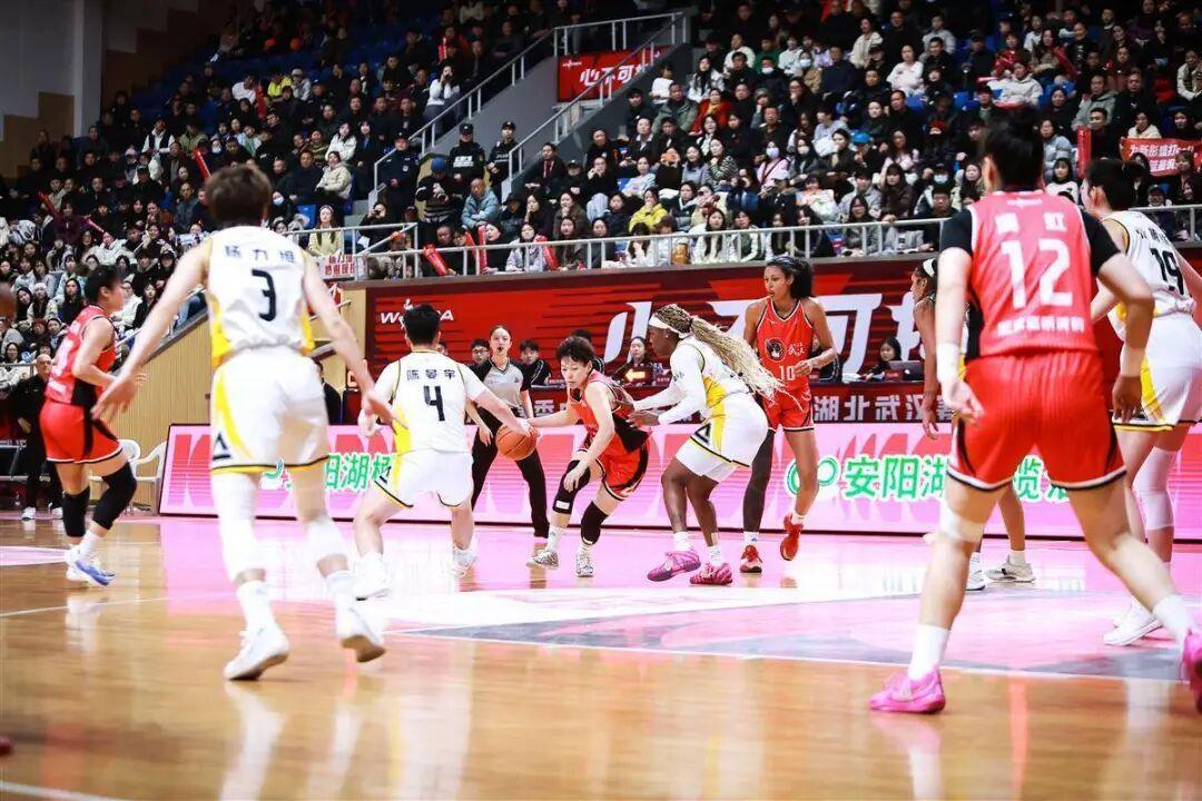 球迷的呐喊，商家的算盘！武汉盛帆女篮炼成WCBA“生意精”