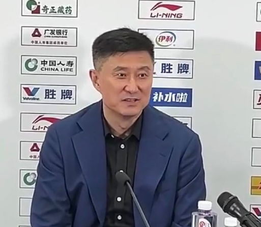 B体育app下载-深夜两点！广东男篮发声总结出局赛季 球迷留言杜锋朱芳雨下课